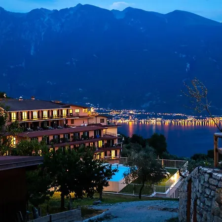 Park Zanzanu Готель 4*